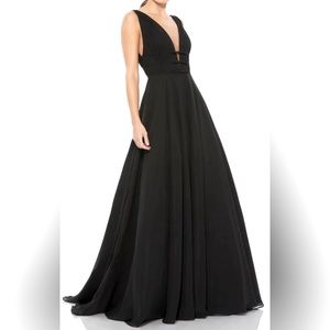 NWT MAC DUGGAL BLACK CHIFFON GOWN SIZE 4 $398